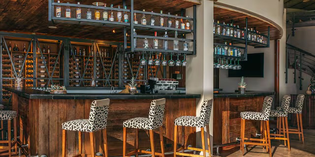 Meliá Serengeti Lodge bar with kuba-print stools