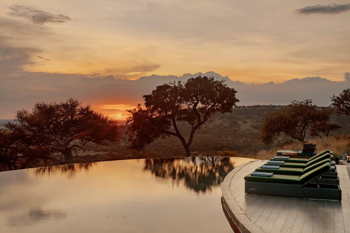 Meliá Serengeti Lodge infinity pool overlooking the plains at sunset